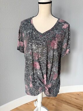 Maurices 24/7 Gray Pink Floral Burnout Knot Front V-Neck Tee Size 1 Plus